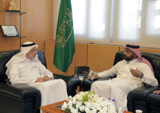 Agreement signing between Saudi Post and the Saudi Bar Association 23/10/2017