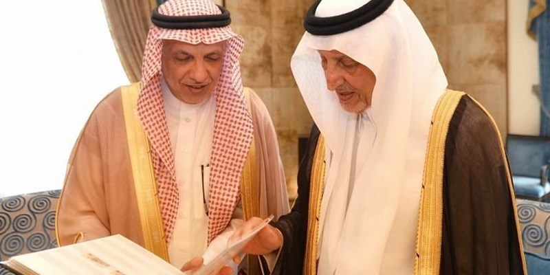 أمير #مكة_المكرمة يلتقي رئيس مؤسسة البريد السعودي المكلف.